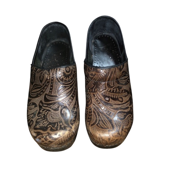 Dansko Clogs Shoes Size 38 US8 Brown Tooled Leather Paisley Floral - Picture 2 of 11